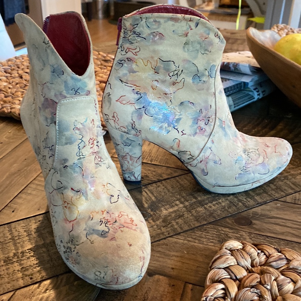 Artemis Booties - Picture 4 of 10